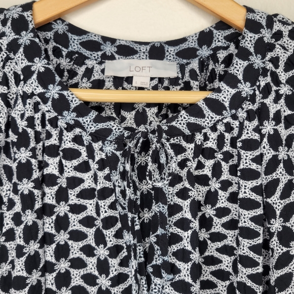 LOFT Textured Puff Sleeve Blouse, Size L - Picture 4 of 6